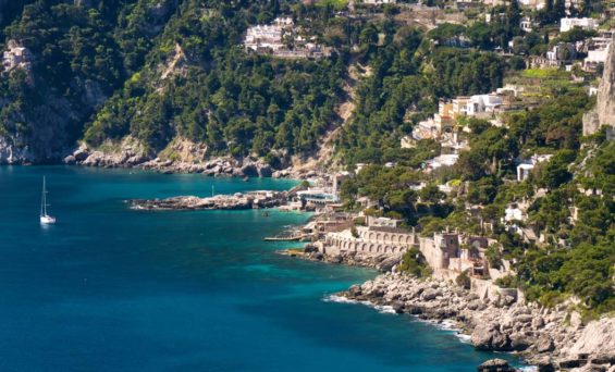 CAPRI – IL COMUNE EMANA PROVVEDIMENTO DI DIVIETO PER L’ATTRACCO A MARINA PICCOLA