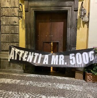 SORRENTO: “ATTENTI A MR 5000”, LA PROTESTA SI SPOSTA IN PIAZZA