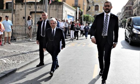 SORRENTO: IL GOVERNATORE DE LUCA CRITICO SUL FORUM DI VILLA ZAGARA