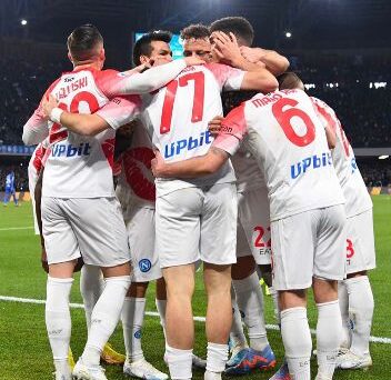 CAMPIONATO DI CALCIO DI SERIE A: IL NAPOLI CONTINUA LA STRAORDINARIA SERIE POSITIVA VINCENDO IN CASA CON LA CREMONESE