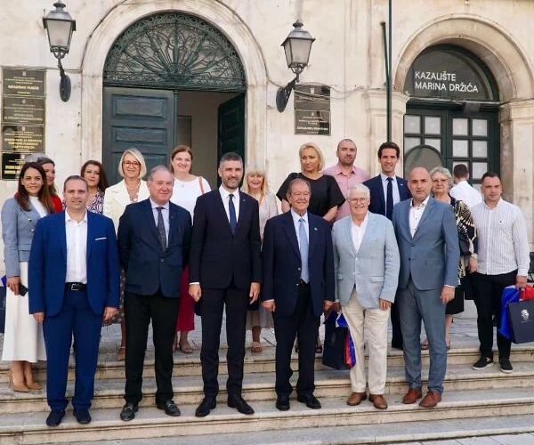 CROAZIA: SORRENTO CON IL PRESIDENTE DEL CONSIGLIO COMUNALE DI PRISCO, ALLA CERIMONIA DI APERTURA DEL DUBROVNIK SUMMER FESTIVAL