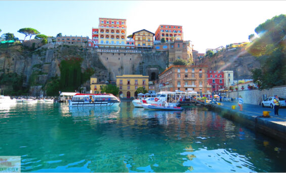 SORRENTO, PORTO DI  MARINA PICCOLA: UNA PUBBLICITA’ “FUORI LUOGO”