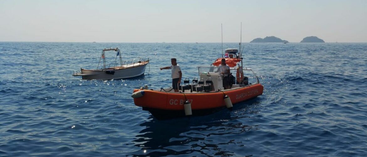 MASSA LUBRENSE, PUNTA BACCOLI: OLTRE 2200 METRI QUADRATI DI SPECCHIO ACQUEO ABUSIVAMENTE OCCUPATO. SEQUESTRO DELLA CAPITANERIA DI PORTO