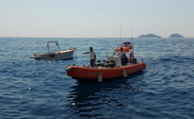 MASSA LUBRENSE, PUNTA BACCOLI: OLTRE 2200 METRI QUADRATI DI SPECCHIO ACQUEO ABUSIVAMENTE OCCUPATO. SEQUESTRO DELLA CAPITANERIA DI PORTO