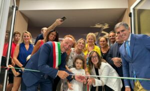 PIANO DI SORRENTO: INAUGURATA, RIQUALIFICATA, LA SCUOLA “GARGIULO MARESCA”.