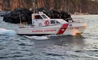 VICO EQUENSE: MULTATO DALLA GUARDIA COSTIERA DIPORTISTA NAUTICO SORPRESO A PESCARE SOTTO COSTA