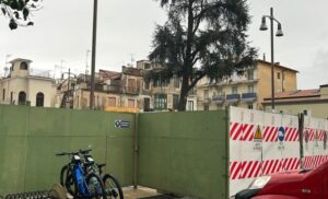 SORRENTO: FESTA DELL’ALBERO AL FONDO PETRULO, “FESTA” AL CEDRO DEL LIBANO IN PIAZZA ANDREA VENIERO