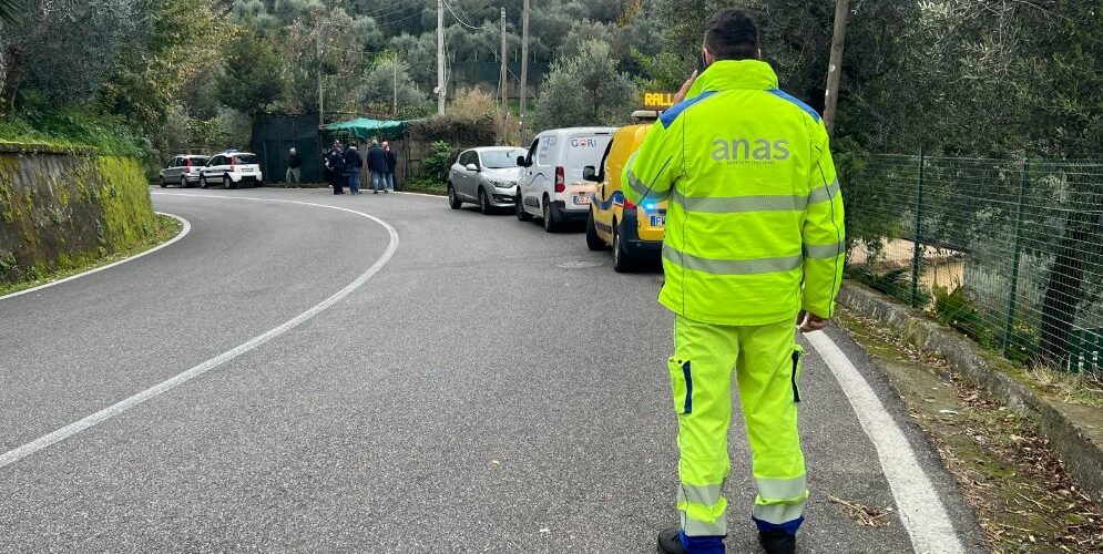 SORRENTO: SOPRALLUOGO PRELIMINARE PER LA DEMOLIZIONE PER IL VAS ABUSIVO SALVATORE CACCAVIELLO. MICHELANGELO SCANNAPIECO RINVIA LA MANIFESTAZIONE DI PROTESTA. MORS TUA VITA MEA