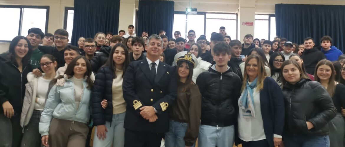 CASTELLAMMARE DI STABIA: LA GUARDIA COSTIERA TRA I RAGAZZI DELL’ISTITUTO TECNICO STATALE LUIGI STURZO